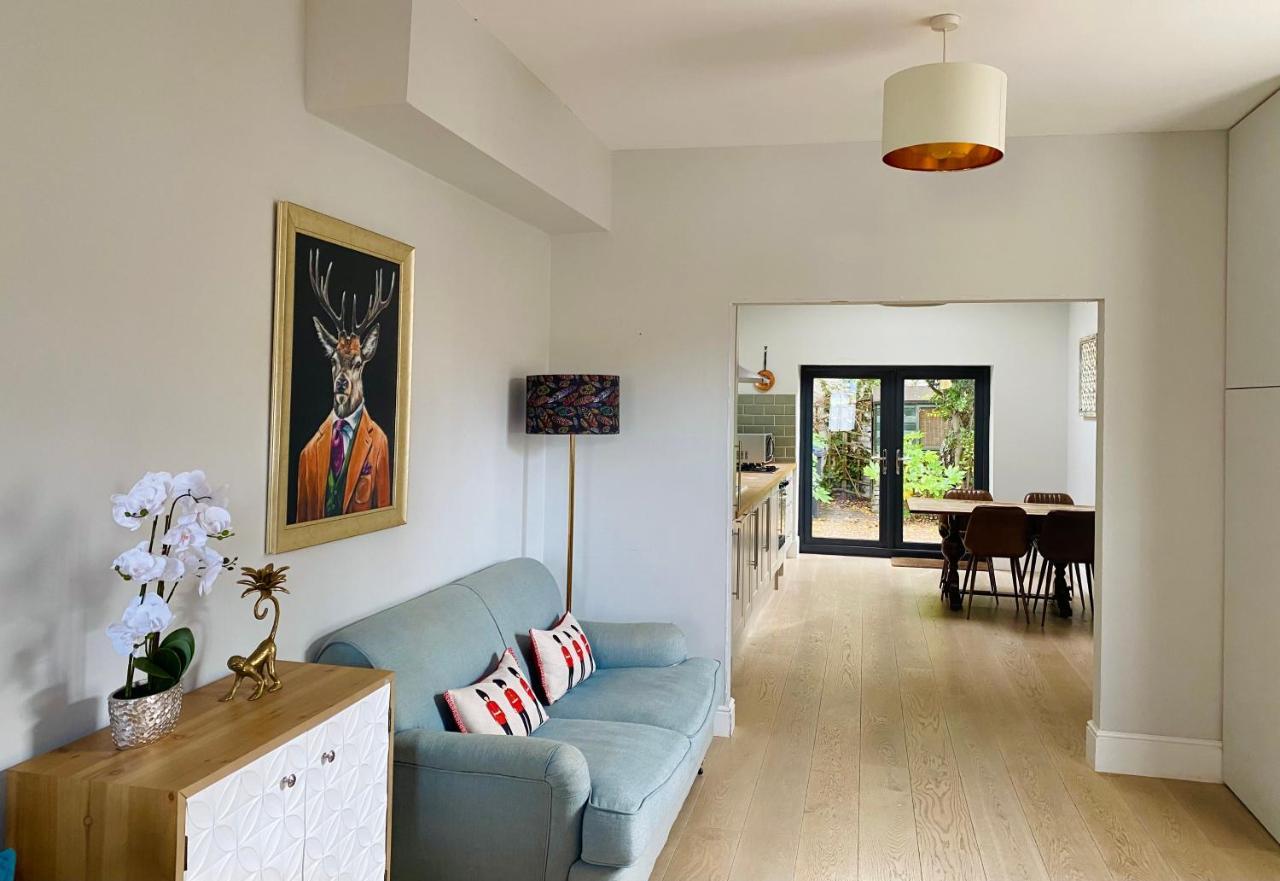 Delightful 2 Bedroom House Central Windsor Bagian luar foto